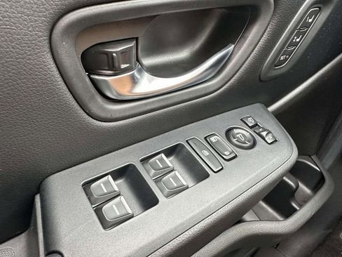 Used 2025 Honda Pilot TrailSport image 34