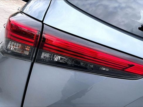 Used 2020 Toyota Highlander XLE image 23