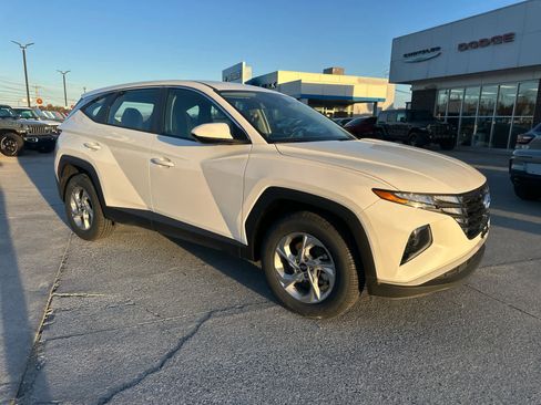 Used 2023 Hyundai Tucson SE image 1