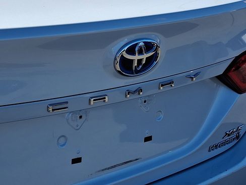 Used 2020 Toyota Camry XLE w/ Sunroof Package image 31