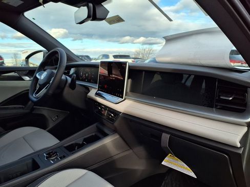 New 2026 Volkswagen Tiguan SE R-Line image 20