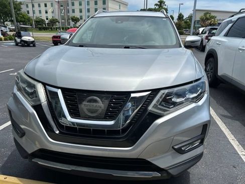 Used 2017 Nissan Rogue SL w/ SL Premium Package FWD image 3