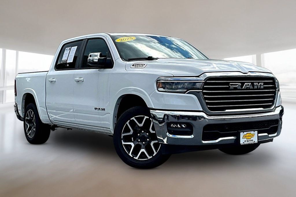 Used 2025 RAM 1500 Laramie AWD/4WD image 1
