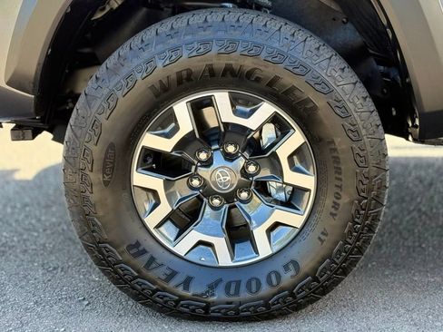 Certified 2023 Toyota Tacoma TRD Off-Road AWD/4WD image 9