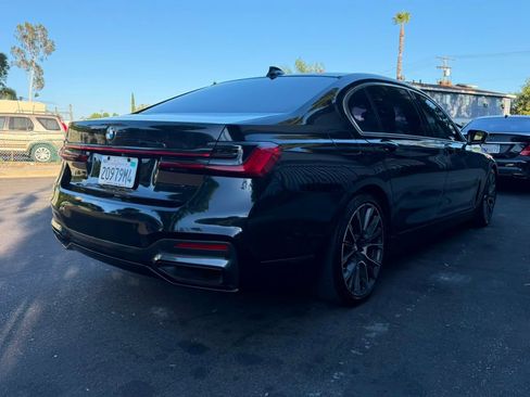 Used 2022 BMW 740i w/ M Sport Package RWD image 9