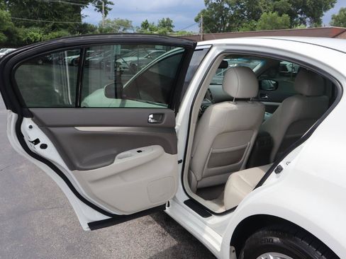 Used 2011 INFINITI G25 x w/ Moonroof Pkg AWD/4WD image 15
