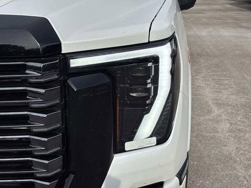 Used 2025 GMC Sierra 3500 Denali Ultimate AWD/4WD image 11