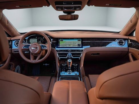Used 2025 Bentley Flying Spur Plug-In Hybrid AWD/4WD image 4