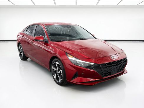 Used 2023 Hyundai Elantra SEL w/ Convenience Package FWD image 3