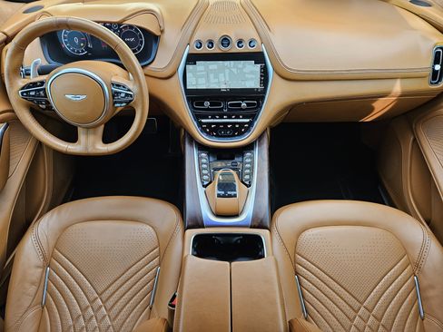 Used 2021 Aston Martin DBX image 26