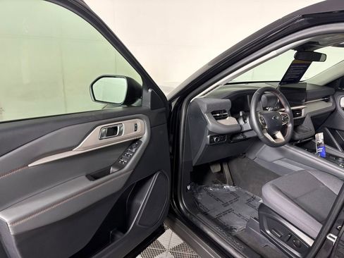 Certified 2025 Ford Explorer Active AWD/4WD image 12