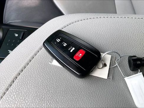 Used 2020 Toyota Camry XLE w/ Carpet Mat Package FWD image 12