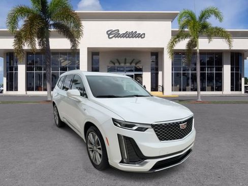 Certified 2024 Cadillac XT6 Premium Luxury FWD image 3