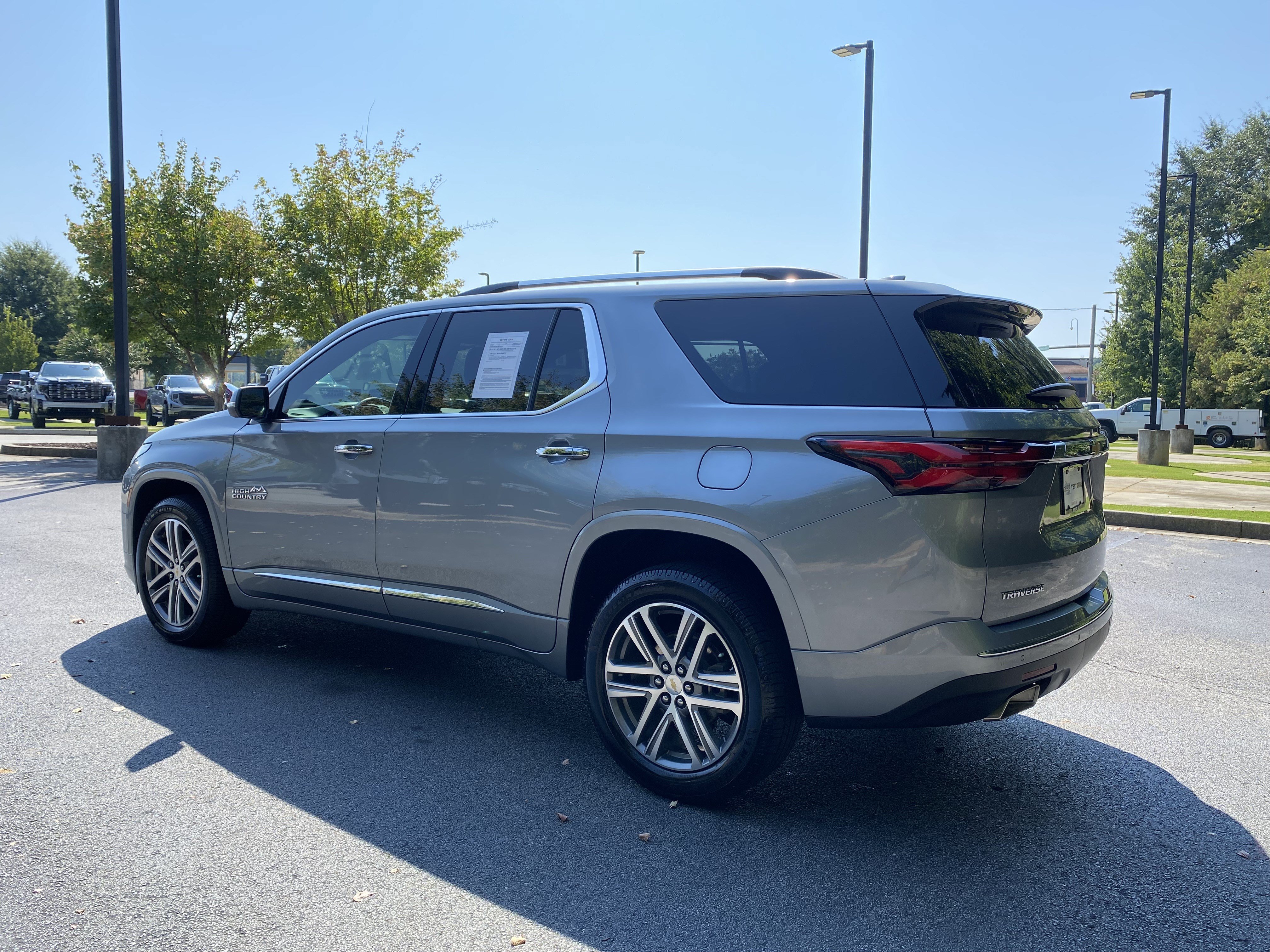 Used 2023 Chevrolet Traverse High Country FWD image 7