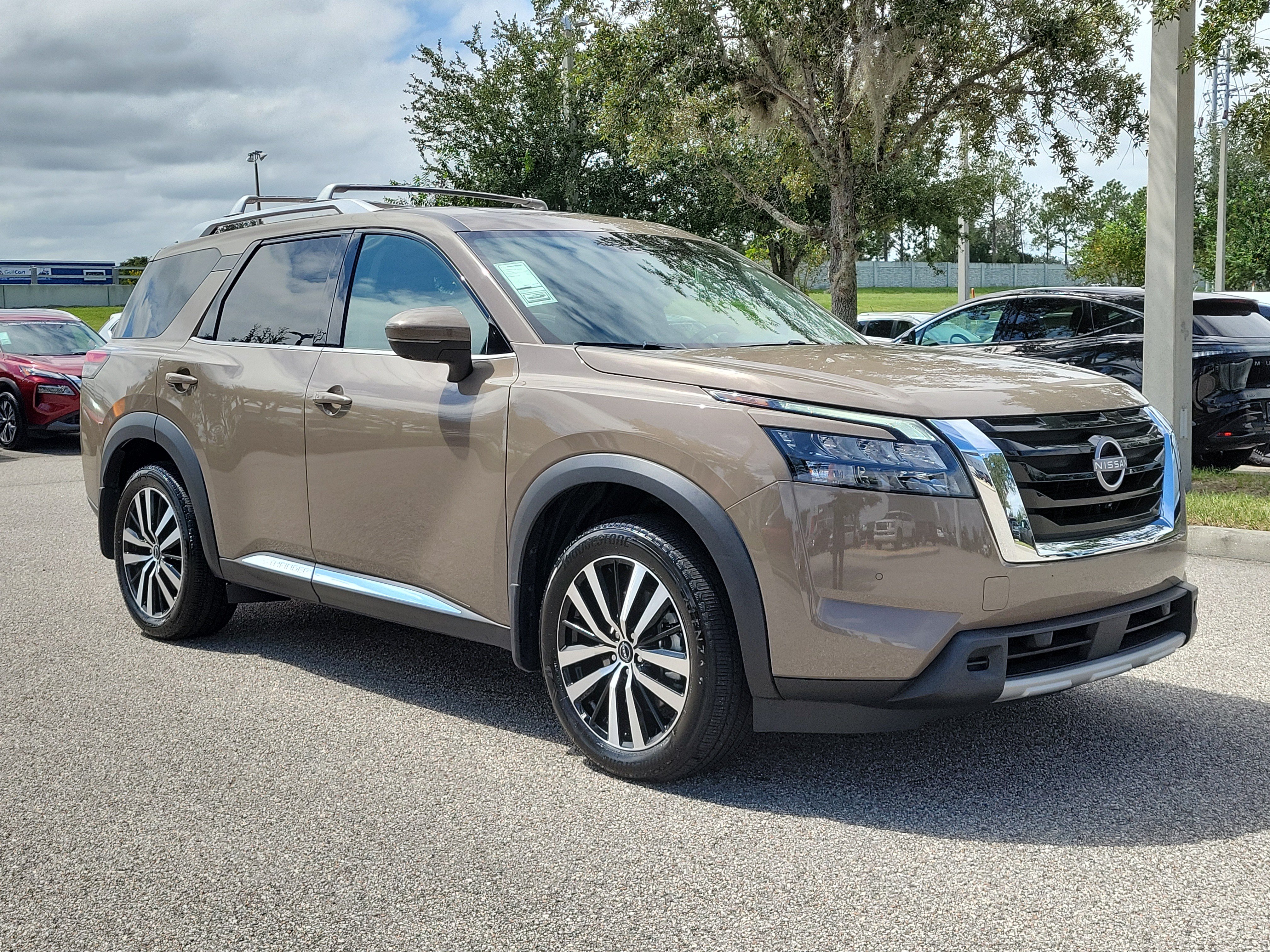 Certified 2025 Nissan Pathfinder Platinum w/ Cargo Package FWD image 3