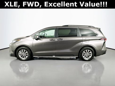 Used 2023 Toyota Sienna XLE image 5