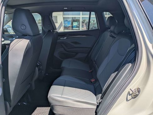 New 2026 Volkswagen Tiguan SE R-Line FWD image 16