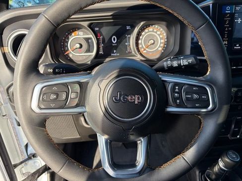 Used 2024 Jeep Wrangler Unlimited Sahara w/ Technology Group AWD/4WD image 22