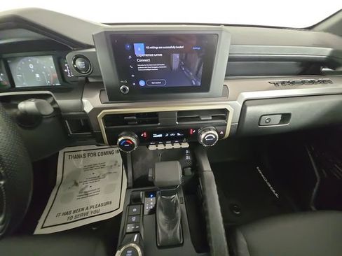Used 2025 Toyota Tacoma SR5 AWD/4WD image 11
