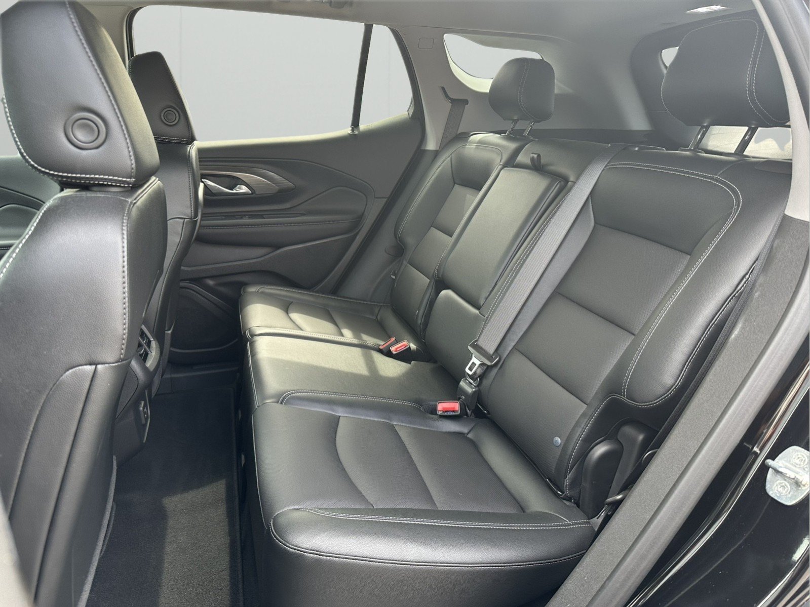 Used 2023 GMC Terrain SLT AWD/4WD image 16