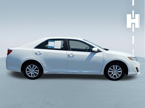 Used 2014 Toyota Camry LE FWD image 3