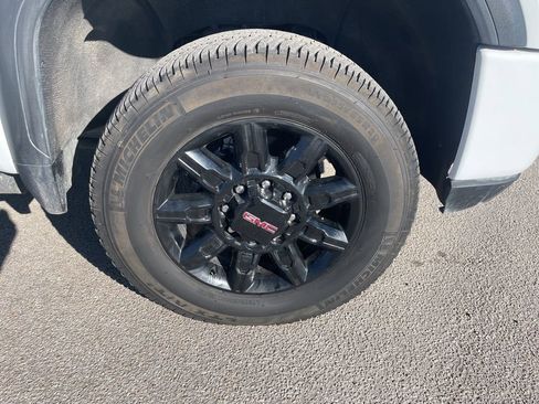 Used 2022 GMC Sierra 2500 AT4 w/ AT4 Premium Plus Package image 14