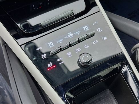 Certified 2025 Porsche Cayenne S AWD/4WD image 18
