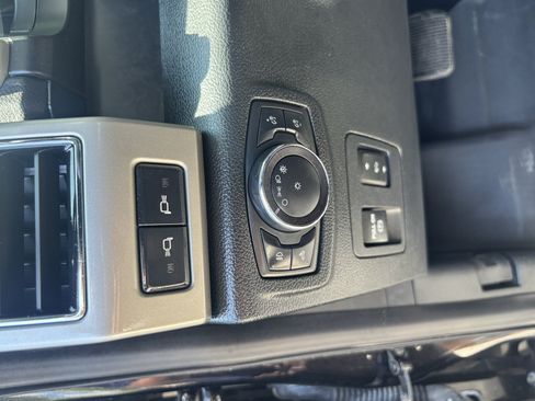 Used 2020 Ford F150 Lariat w/ Equipment Group 502A Luxury AWD/4WD image 11