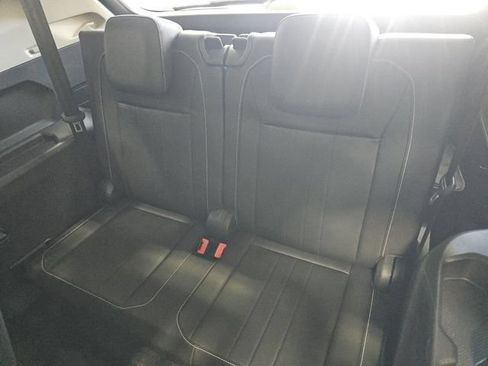Used 2023 Volkswagen Tiguan SE w/ Panoramic Sunroof Package FWD image 8