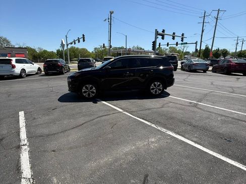 Used 2021 Nissan Rogue SV w/ Premium Package image 8