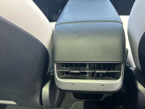 Used 2021 Tesla Model Y 2WD image 15