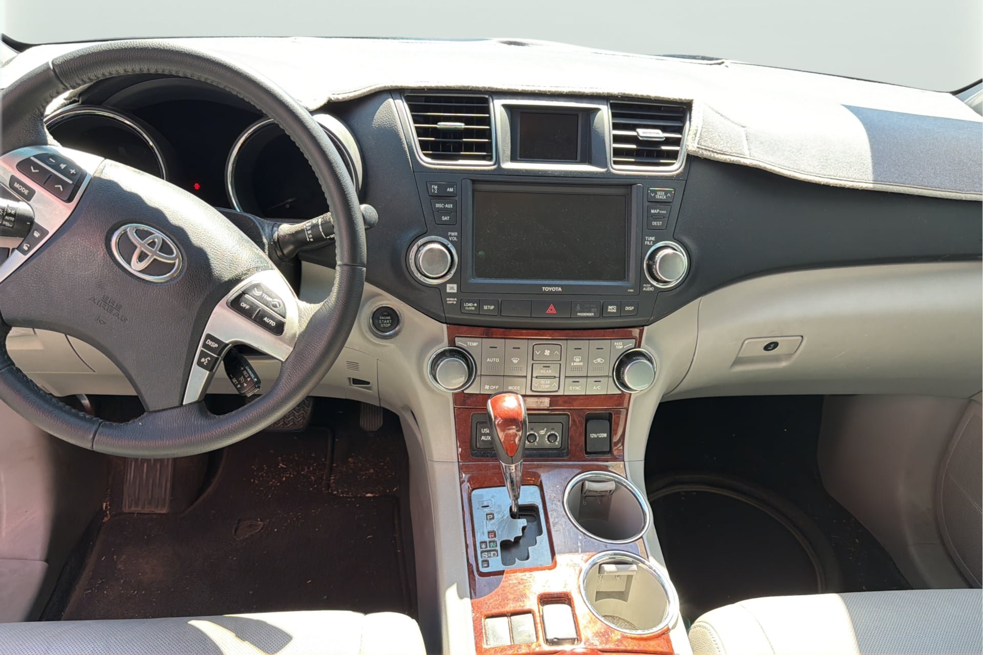 Used 2012 Toyota Highlander Limited w/ Tow Pkg FWD image 16