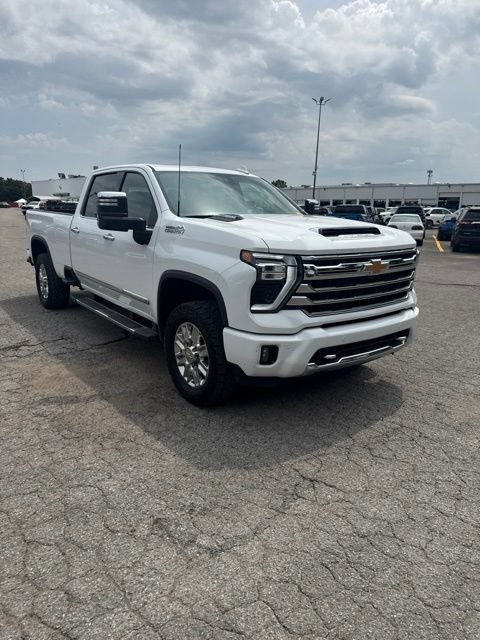 Used 2025 Chevrolet Silverado 3500 High Country w/ High Country Premium Package AWD/4WD image 3