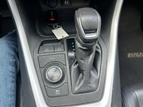 Used 2019 Toyota RAV4 XSE w/ Carpet Mat Package image 16