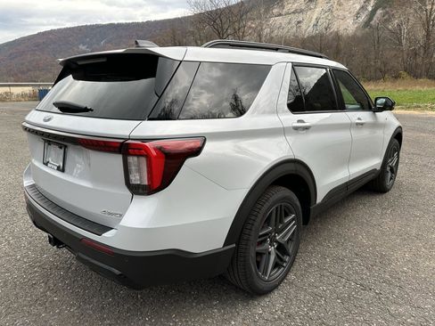 New 2026 Ford Explorer ST-Line w/ ST-Line Street Pack image 4