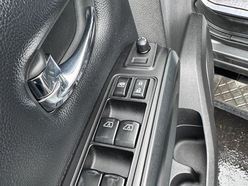 Used 2018 Nissan Titan SV w/ SV Convenience Package AWD/4WD image 24