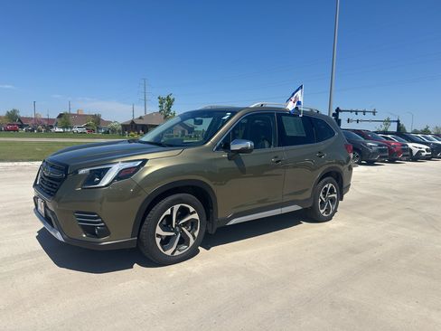 Used 2023 Subaru Forester Touring AWD/4WD image 2