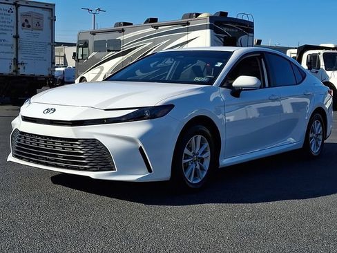 Used 2025 Toyota Camry LE AWD/4WD image 6