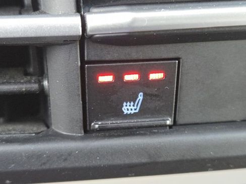 Used 2024 Toyota Sienna XLE image 6