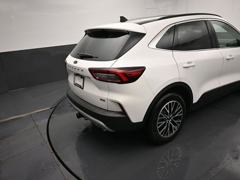 New 2026 Ford Escape SE w/ PHEV Premium Package FWD image 9