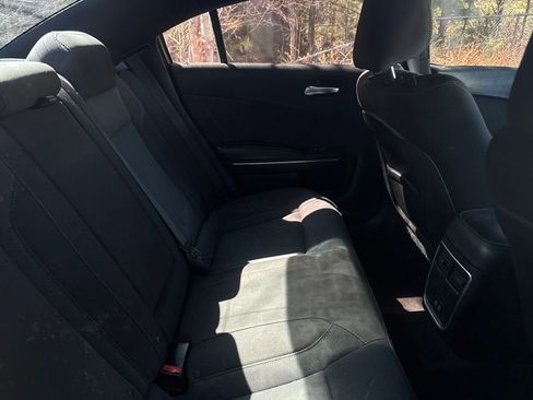 Used 2017 Dodge Charger SXT image 10