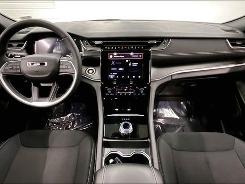 Used 2024 Jeep Grand Cherokee Laredo w/ Luxury Tech Group I AWD/4WD image 18