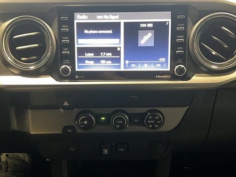 Used 2020 Toyota Tacoma SR5 image 39