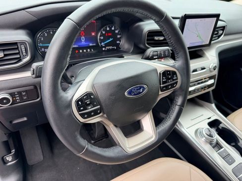 Certified 2022 Ford Explorer XLT w/ Equipment Group 202A RWD image 23