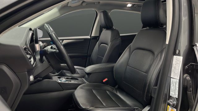 Used 2022 Ford Escape Titanium AWD/4WD image 9