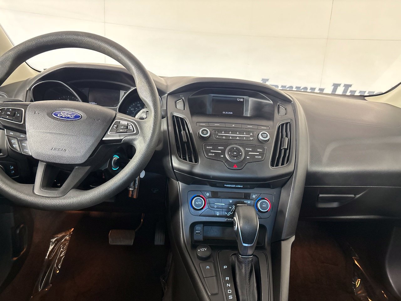 Used 2018 Ford Focus SE w/ SE Appearance Package FWD image 23
