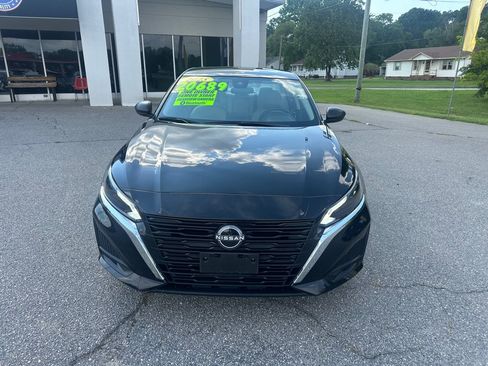 Used 2025 Nissan Altima 2.5 SV FWD image 8