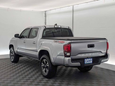 Used 2019 Toyota Tacoma TRD Sport image 4
