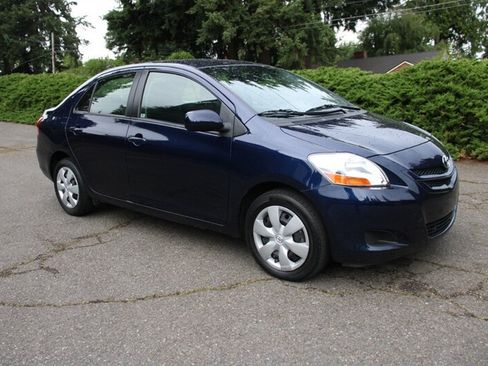 Used 2008 Toyota Yaris Sedan w/ Convenience Pkg FWD image 2