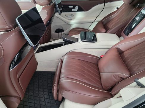 Certified 2025 Mercedes-Benz Maybach GLS 600 4MATIC image 14